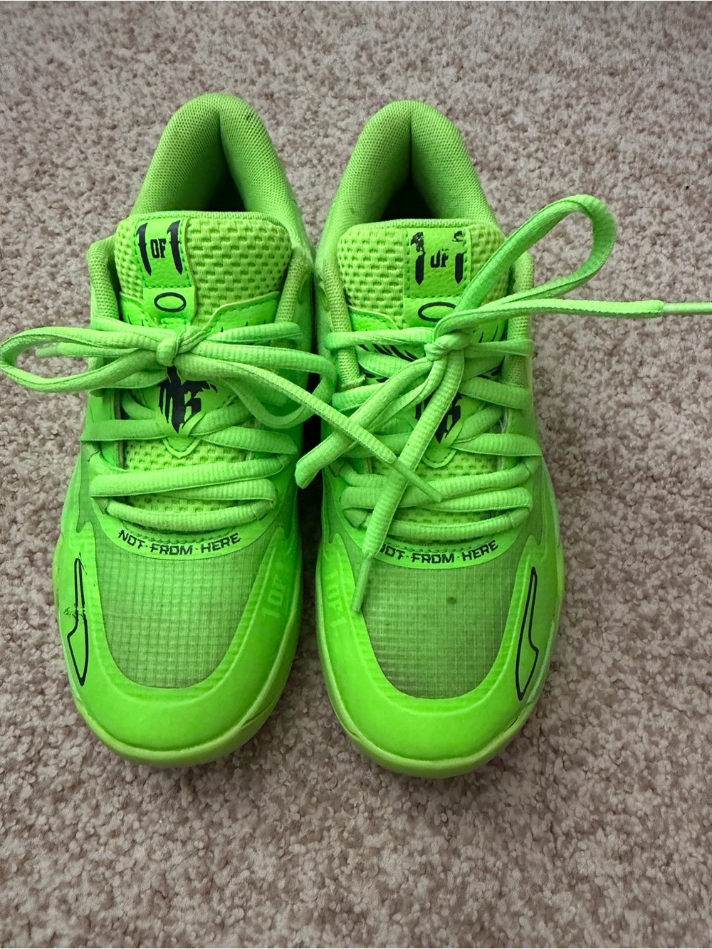 Puma neon LaMelo Ball MB.01 Low Green Gecko boys 5.5 Volt Castlerock sneakers
